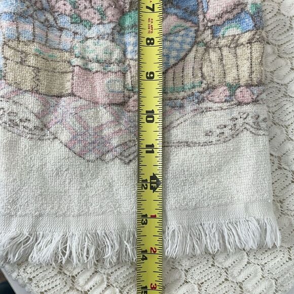 Vintage Tea Towel Crocheted Hanger Button Strawberry Basket White - Picture 6 of 7